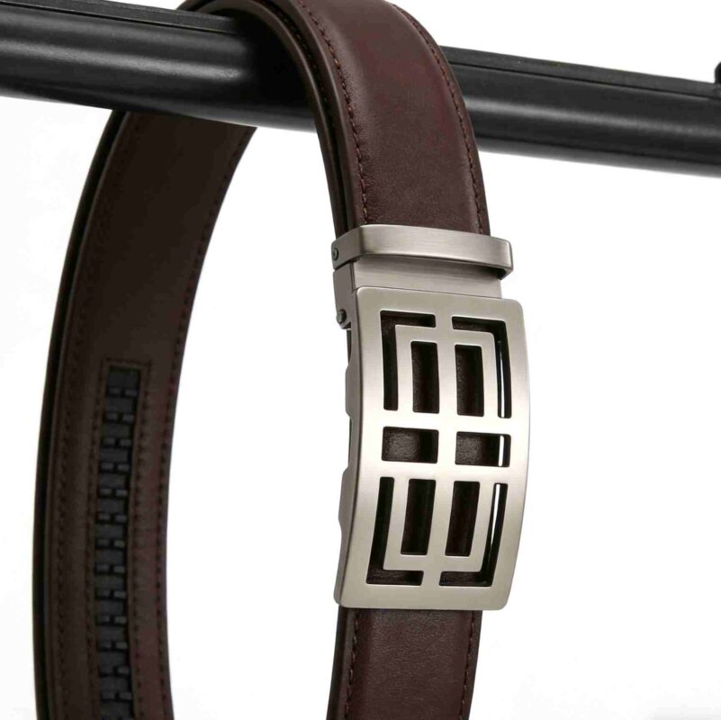 Detailed image of the automatic buckle on men's ratchet belt wholesale products.