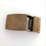 This is a retro-style bronze men's automatic buckle belt. The buckle itself is made of zinc alloy with an antique bronze finish, featuring a finely textured grain that mimics the oxidation effect of brass after long-term use, maximizing its vintage appeal. This antique finish not only enhances its visual texture but also makes it more durable and less prone to scratches. The ratchet-style automatic buckle reveals the internal black spring roller and side adjustment lever, a precise structure that allows for seamless, stepless length adjustments, ensuring a convenient and comfortable fit. The design features a minimalist rectangular shape. The grained texture on the front of the buckle visually amplifies the vintage effect, contrasting with the smooth bronze sides for a rich sense of depth. Custom logos are also available upon request. We have provided premium services to major US golf associations, veterans' clubs, and national restaurant chains; specific logos will not be displayed without permission.